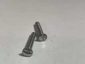 BSA Plastic Pear / Tear Drop Tank Badge Screws (2) 40-8125 40-8016 68-8090 U.K. - Bild 1 von 3