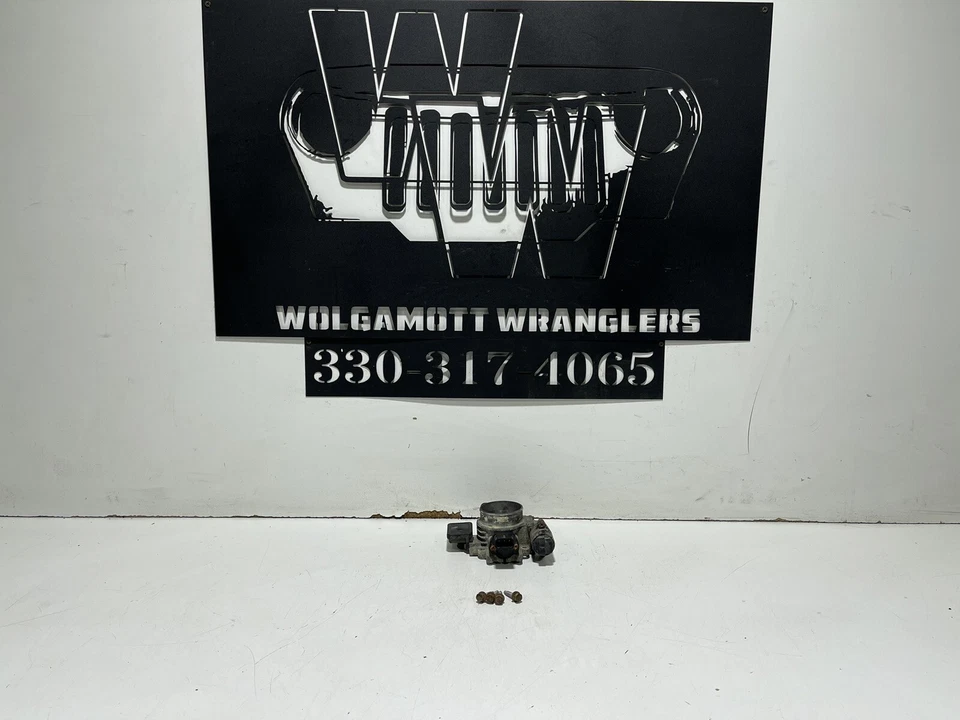 97 Jeep Wrangler TJ Throttle Body 4.0L 6 Cylinder 53030846 CC 3DD - Image 1 of 4