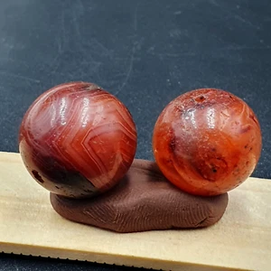 2 Old Ancient Indo Tibetan Carnelian Agate Beads lot 2 Beads - Picture 1 of 23