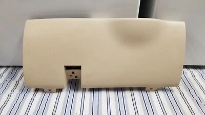 2007 2008 CADILLAC ESCALADE EXT ESV LH KNEE BOLSTER TRIM TAN 15870179 Vr Lt Cash - Image 1 of 4