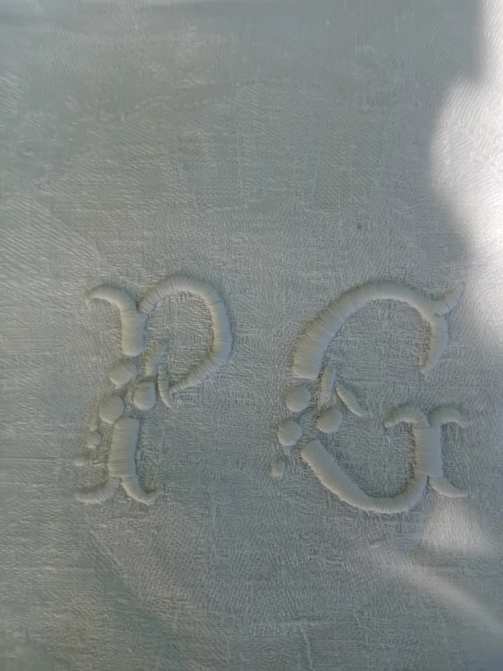 3 anciennes serviettes de table en lin damassé  blanc chiffrées 74 X 63 cm - Photo 1/4