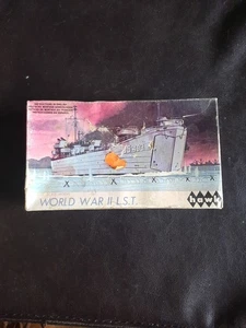 Hawk L.S.T Modellbausatz 2. Weltkrieg Ära, geöffnet aber vollständig. - Bild 1 von 3