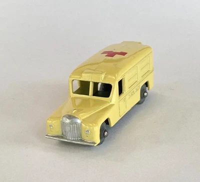 Matchbox Lesney no. Ambulancia Daimler 14B, crema con ruedas metálicas Foto 1 de 4