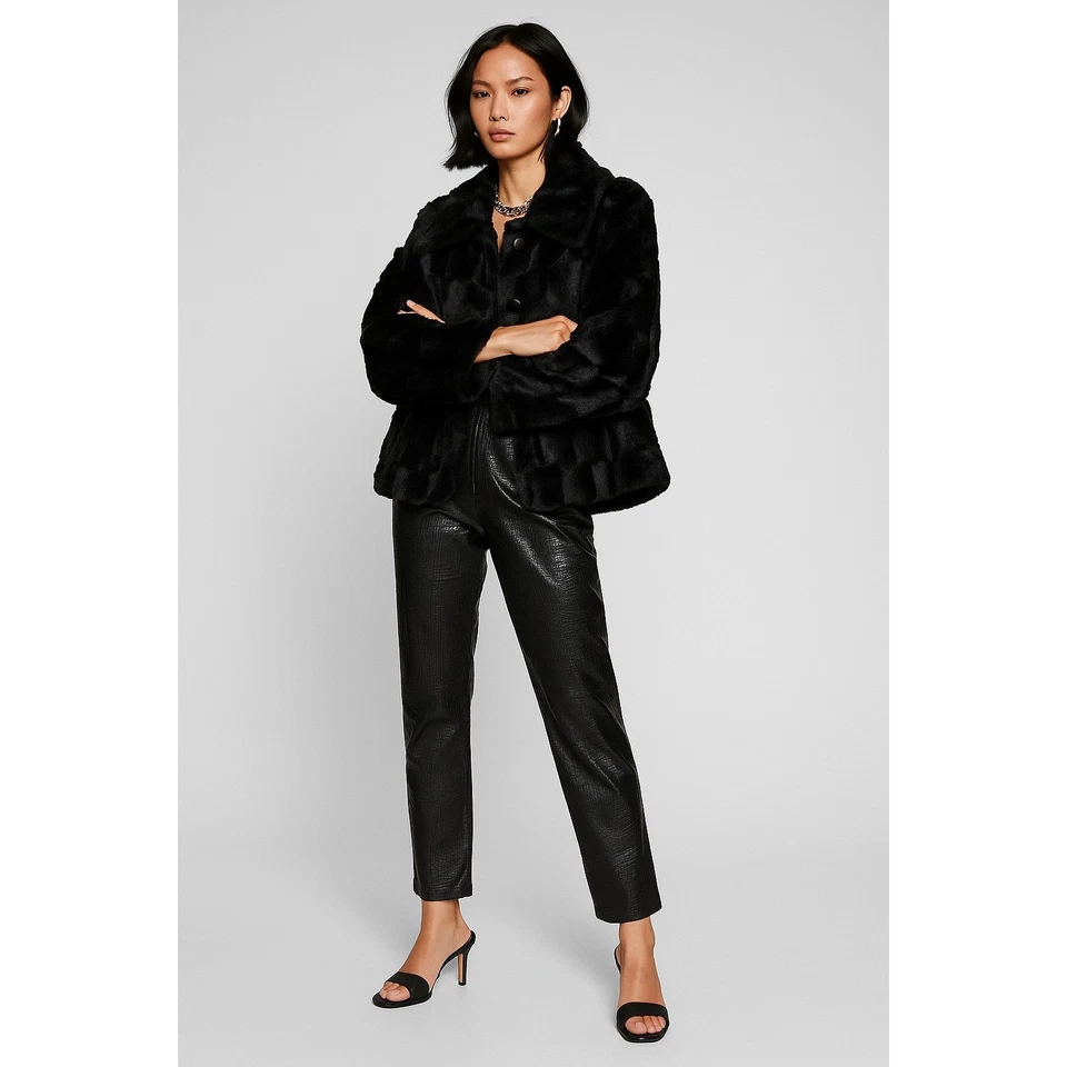 Nuevo con etiquetas Abrigo Yoki NY Negro Vegano Imitación Piel de Oveja Estilo Talla Mediana Invierno Formal Foto 1 de 4