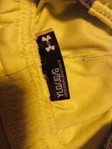 Under Armour Heat Gear Neon Green Woven Shorts 1377264 Youth Loose Fit Choos Sz - Picture 1 of 3