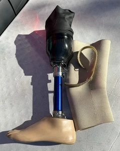 Titan Beinprothese unterhalb Knie linke Seite mit Fuß #26 blau titan - gebraucht - Bild 1 von 16