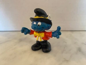 PHOTOGRAPHER Smurf Photography PEYO SCHLEICH VINTAGE 1981 SMURFS PVC 2" FIGURE - Picture 1 of 2
