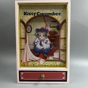 Raro Kitty Pepino (Podría haber bailado toda la noche) Gato Bailando Caja de Música LEER - Imagen 1 de 14