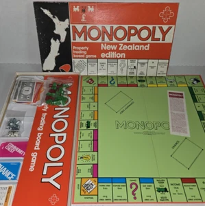 Vintage 1970 Monopoly New Zealand Edition 100% Complete in Great Condition! - Picture 1 of 20