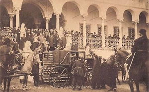 Tunisie - TUNIS - S.A. Mohamed el-Naceur Bey, Bey de Tunis, quittant le palais d - Picture 1 of 2