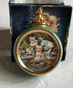 VTG Bradford Exchange Bundle Of Kittens Christmas Tree Ornament 2.5” Green/Gold - Picture 1 of 9
