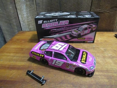 NASCAR Elliott Sadler #19 2009 Dodge Charger Action 1:24 Susan Komen Pink Car - Image 1 of 4