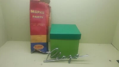 Placa de identificación Plymouth Plaza panel de cuarto trasero 1955 1956 1599450 55 56 sedán NOS Foto 1 de 4