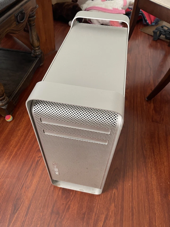 Mac Pro 1,1 (2006) 2x Intel Xeon Dual Core 2.66 GHz - 250GB  32GBRAM - Image 1 of 4