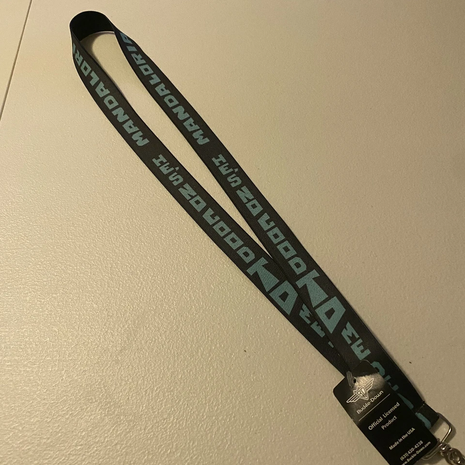 Star Wars The Mandalorian Bounty Hunter Lanyard He’s No Good To Me Dead ID Insignia Foto 1 de 4