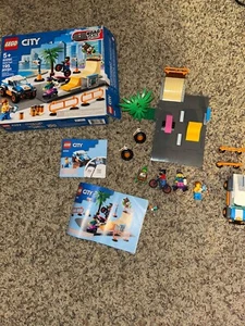 LEGO 60290-City Street Skate Park - COMPLETE WITH MINIFIGURES, MANUAL & BOX - Picture 1 of 5