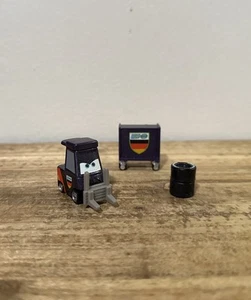 Disney Pixar Cars Max Schnell's Pitty WGP Pit Crew Mattel - Picture 1 of 6