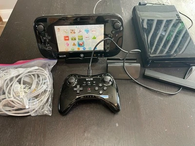 Consola Nintendo Wii U 32GB (Negra) Paquete con WiiU Pro y Mario Kart 8 Foto 1 de 4