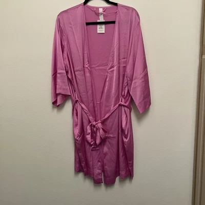 Bata envolvente sedosa rosa dalia talla grande 1X-2X Target Auden con bolsillos Foto 1 de 2