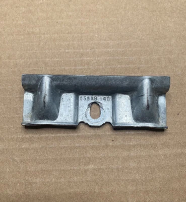 ОРИГИНАЛЬНЫЙ ФИКСИРУЮЩИЙ КРОНШТЕЙН АККУМУЛЯТОРА MASERATI GHIBLI LEVANTE - Изображение 1 из 2