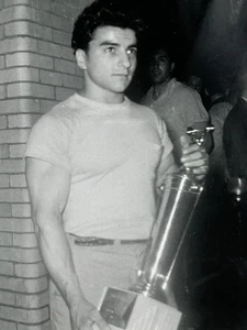Vintage Photo Handsome Man Bodybuilding Trophy Weightlifting Strong Muscles Arms - Picture 1 of 3