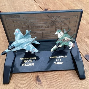 ERTL FORCE ONE SMALL JET FIGHTERS MIG-29 FULCRUM F-15 EAGLE ONA STAND - Bild 1 von 8