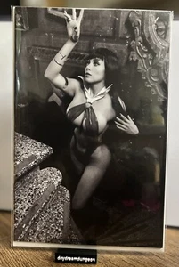 VAMPIRELLA #20 1:11 COSPLAY BW VARIANTE VIRGEN FOC - Imagen 1 de 1