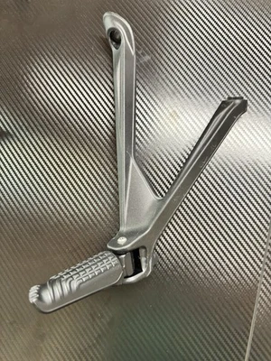 Soporte estriba trasero izquierdo ktm 1290 super duke r 61703048000c1 Foto 1 de 3