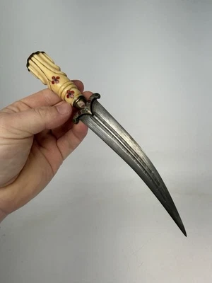 Impresionante daga curva india mogol antigua de principios de 1900 con mango tallado con incrustaciones Foto 1 de 4