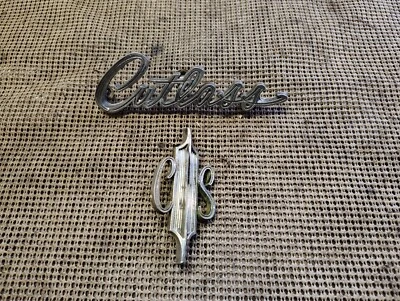 Oldsmobile Cutlass Supreme 1967 guardabarros y emblemas de tapa de maletero 395064 7674522 Foto 1 de 4