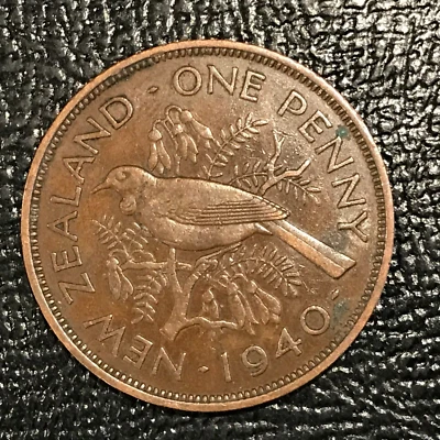 HIGH GRADE XF DETAILS 1940 NEW ZEALAND ONE PENNY COIN-TUI BIRD-MAR002 - Image 1 of 2