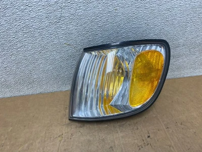 2001 to 2003 Toyota Sienna Turn Signal Left Driver LH Lamp T3375 DW - Image 1 of 4