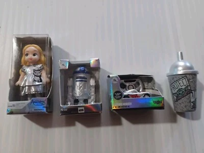 Disney 100 Zuru Mini Marcas Platino ALICE, R2D2, LTG McQUEEN, TAZA YODA Foto 1 de 4