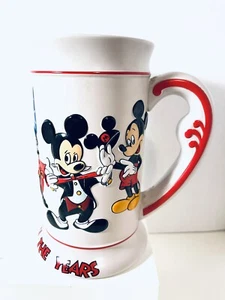 Taza de piedra cerámica diseño en relieve Walt Disney World Mickey Mouse a través de los años - Imagen 1 de 8