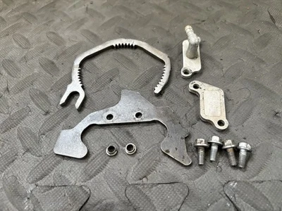 2004 04 KTM 200 EXC OEM EXHUAST VÁLVULA DE ALIMENTACIÓN PLACA DE METAL CUBIERTAS DEL EJE DE CONTROL Foto 1 de 4