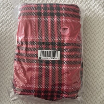 VICTORIA'S SECRET Cobertor Sherpa Macio Aconchegante Vermelho Preto Xadrez 50x60 NOVO - Imagem 1 de 4