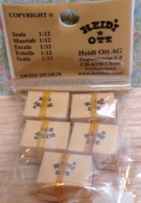 Juego de 5 cajas de zapatos miniatura para casa de muñecas de Heidi Ott Foto 1 de 2