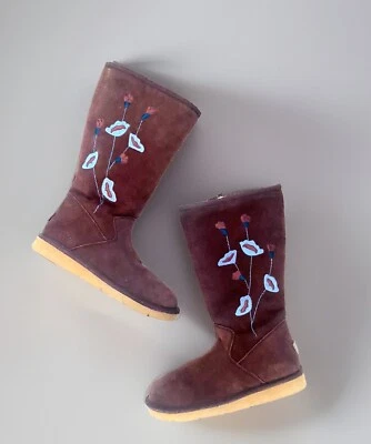 Botas altas UGG *AUSTRALIA* bordadas florales berenjena púrpura talla 5 Juliette cremallera Foto 1 de 4