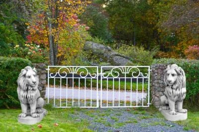 🔶 Löwen Steinfiguren 1 Paar 96 cm Löwe Stein Steinkunst Tierfiguren BLACKFORM - Bild 1 von 4