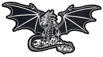 Parche bordado Dragon On Skulls blanco y negro hierro 5" X 2,5" Foto 1 de 2