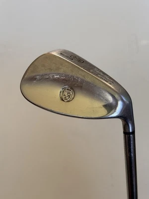 Walter Hagen Ultradyne 2 RH Sand Iron (Wedge) Counter Torque Shaft - Image 1 of 4