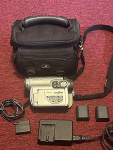 Hitachi Lot DZ-BX35A DVD Camcorder 25x Optical Zoom Ultravision Widescreen 16:9 - Picture 1 of 24