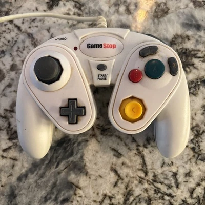 GameStop G3 Wired Controller for Nintendo GameCube & Wii - White - Image 1 of 3