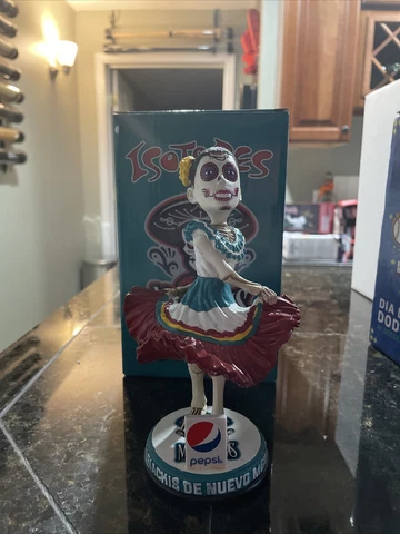 2019 ALBUQUERQUE ISOTOPES MARIACHI "FOLKLÓRICO" SUGAR SKULL SGA BOBBLEHEAD COPA Cover