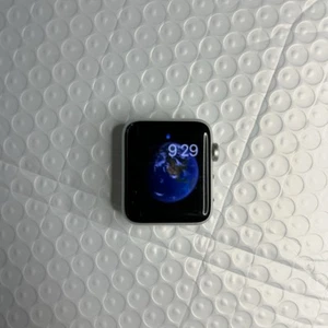 Apple Watch Series 3 42mm For Parts **Works But Locked** Cracked Screen No Band - Zdjęcie 1 z 10