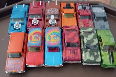 Hot Wheels CHEVY LOT OF 12 MAINS MAIL IN BLISTER PULLS NO PLAY READ LOOSE - Image 1 of 4