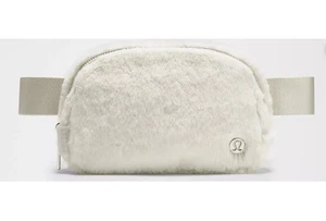 Neu Lululemon Everywhere GÜRTELTASCHE Plüsch Fleece Knochen Silber Einheitsgröße - Bild 1 von 9