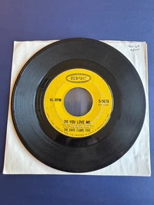 DAVE CLARK FIVE do you love me / Chiquita 1964 Epic Records 5-9678 VG+ - Picture 1 of 2