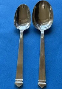 TIFFANY & CO. PLATA ESTERLINA DOS CUCHARAS GRANDES PARA SERVIR 8-5/8 Y 9” HAMPTON 7,2 OZ - Imagen 1 de 4