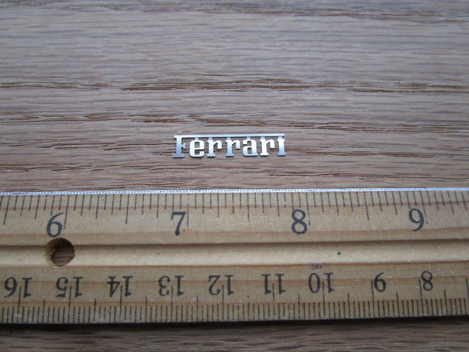 Ferrari RC Metal Script Emblema Insignia Maisto Nikko Kyosho Brillante Tamiya Etc Foto 1 de 1